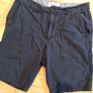 🌻 GRIFFITH Men’s shorts slight pin stripes Sz 34
